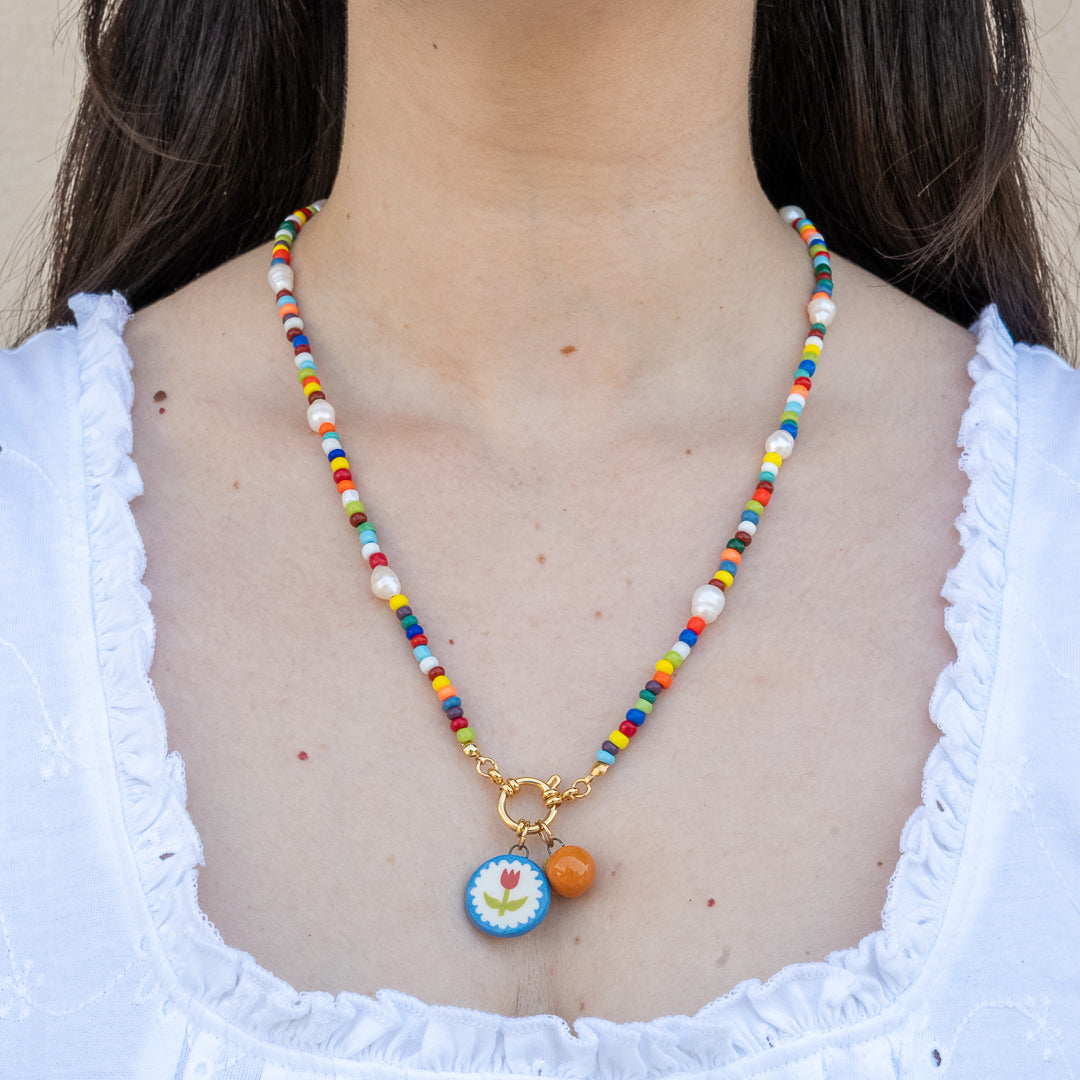 Collana di perline con coppia di ciondoli