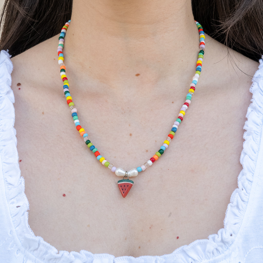 Collana di perline colorate con ciondolo anguria