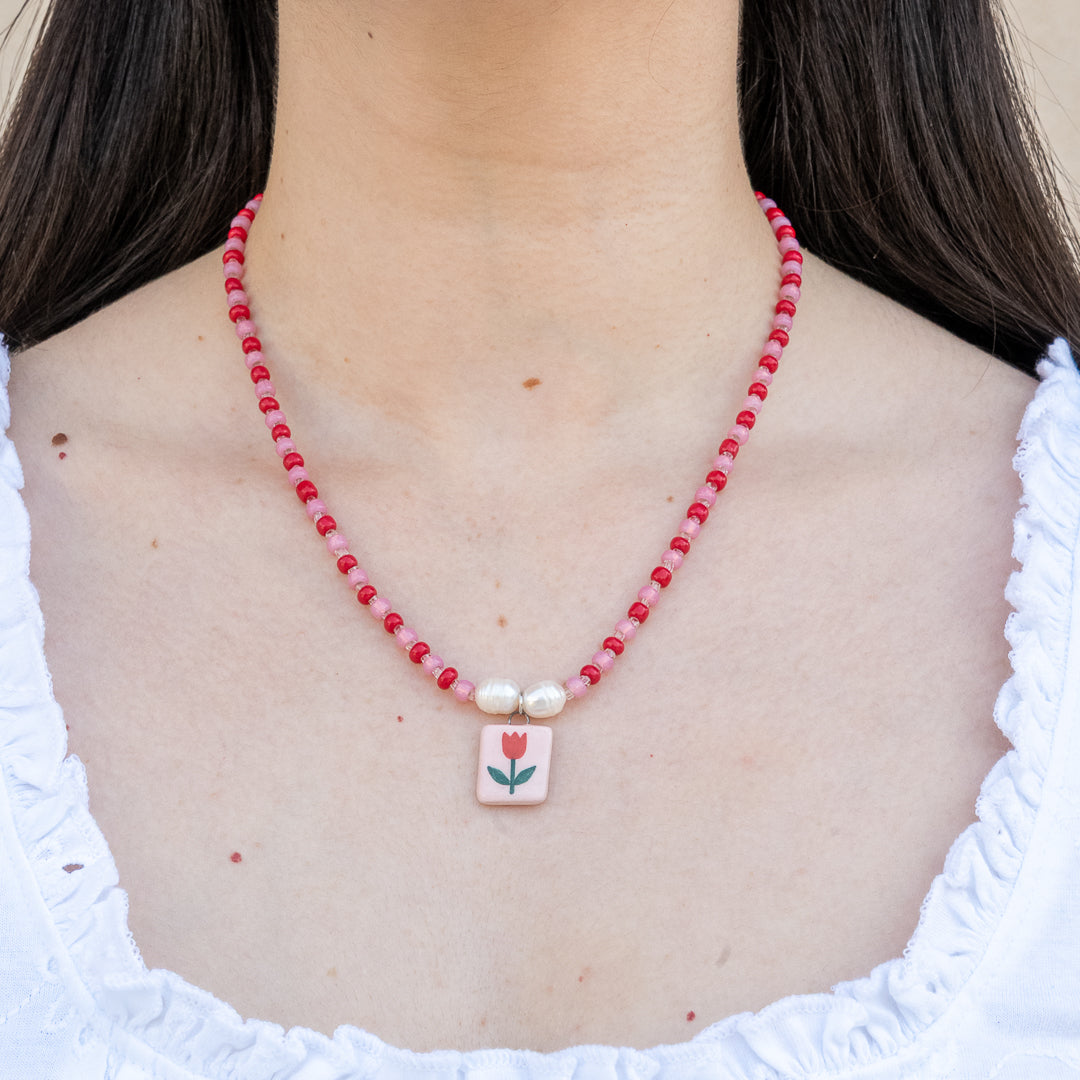 Collana di perline con ciondolo tulipano