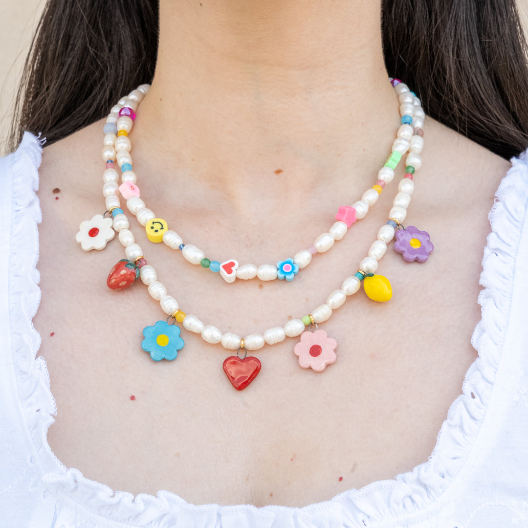 Collana di perle con mix ciondoli
