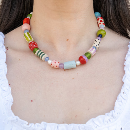 Collana con perline in ceramica colorate