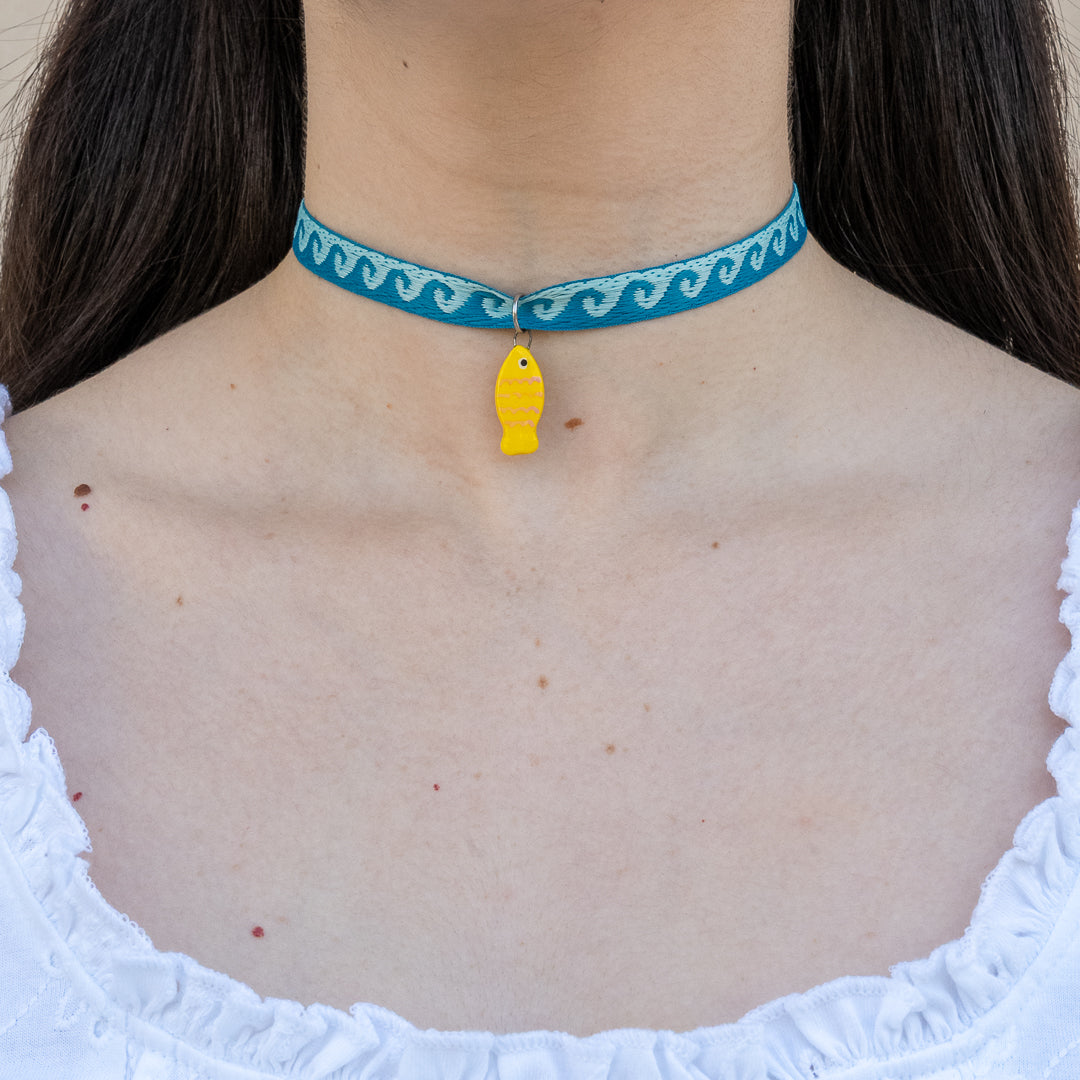 Choker con ciondolo pesciolino