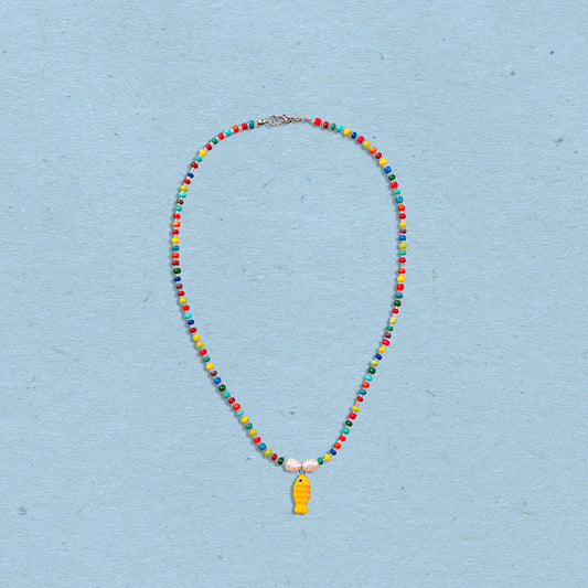 Collana di perline con pesciolino giallo