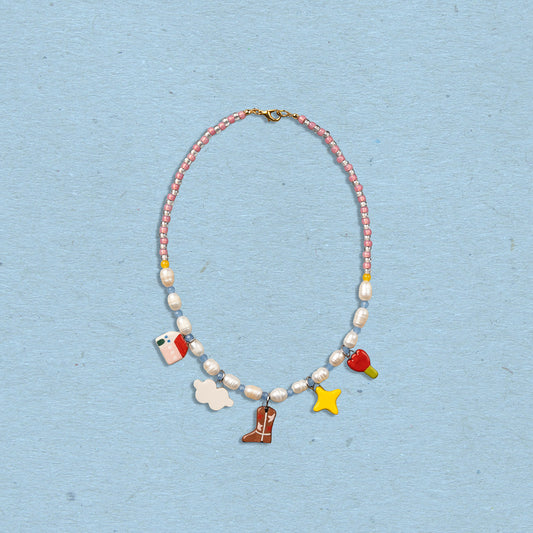 Collana con perle e ciondoli misti