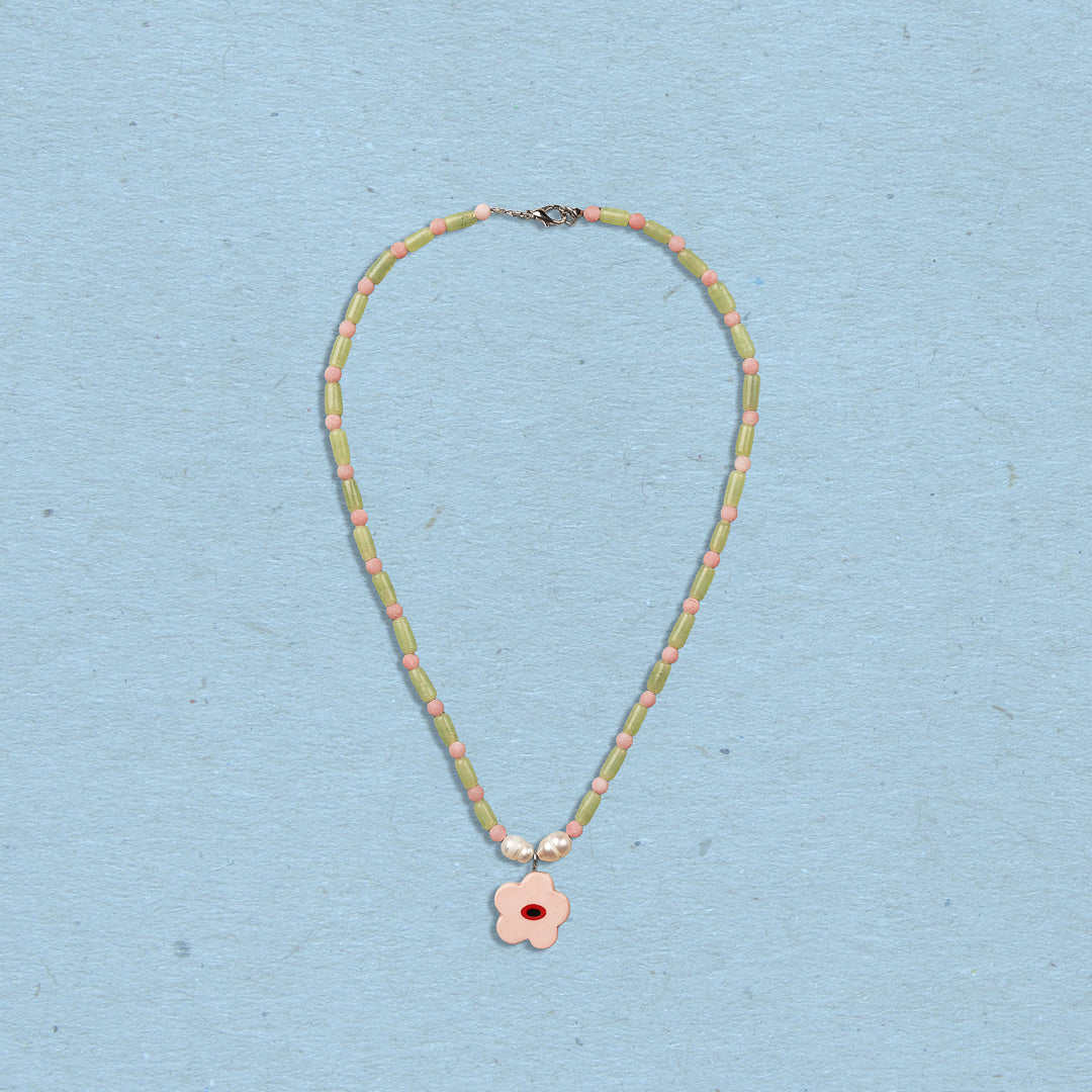 Collana con perline e ciondolo fiore rosa