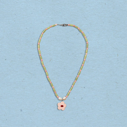 Collana con perline e ciondolo fiore rosa