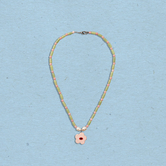 Collana con perline e ciondolo fiore rosa