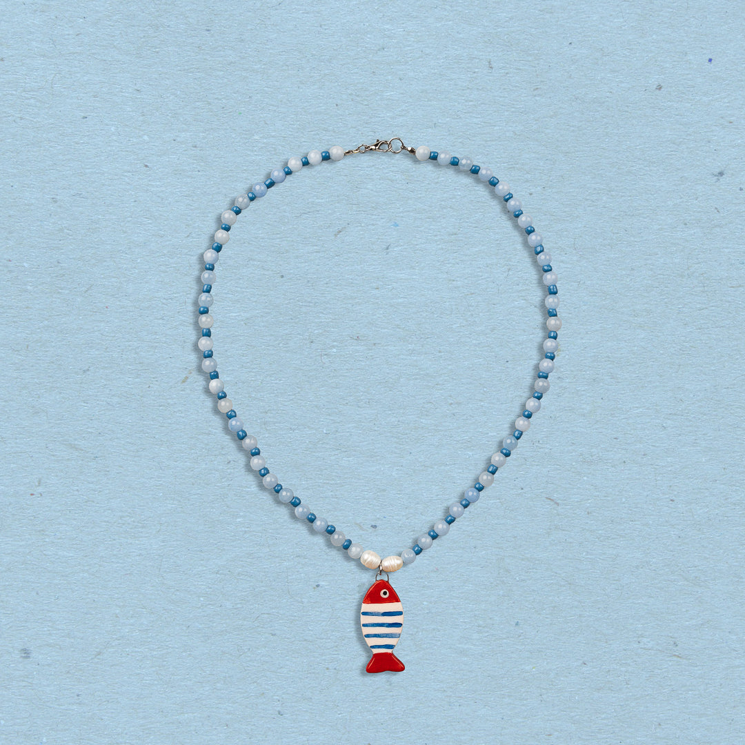 Collana con pesce bianco a righe