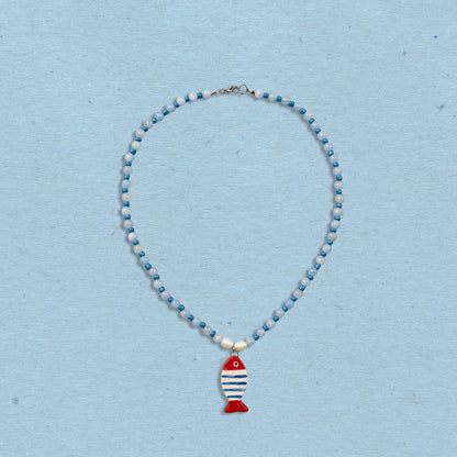 Collana con pesce bianco a righe