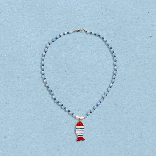 Collana con pesce bianco a righe