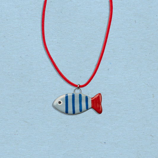 Cordino rosso con pesce azzurro