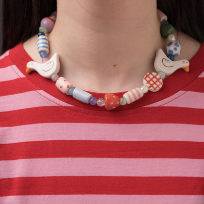 Collana con perline in ceramica e paperelle