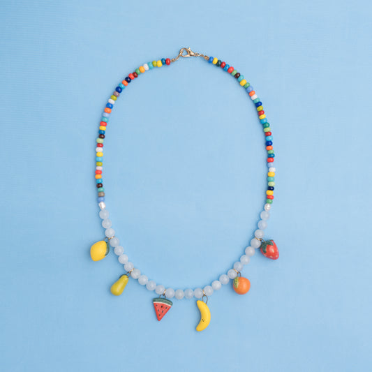 Collana con perline e mix ciondoli frutta