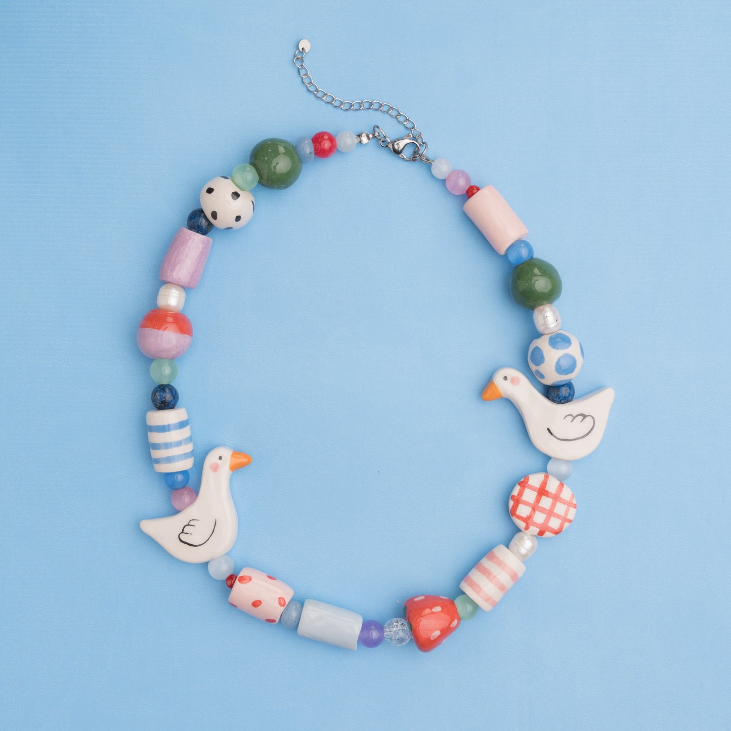 Collana con perline in ceramica e paperelle