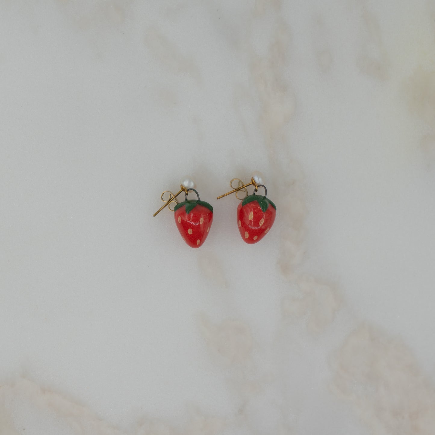 Orecchini con perla e fragola