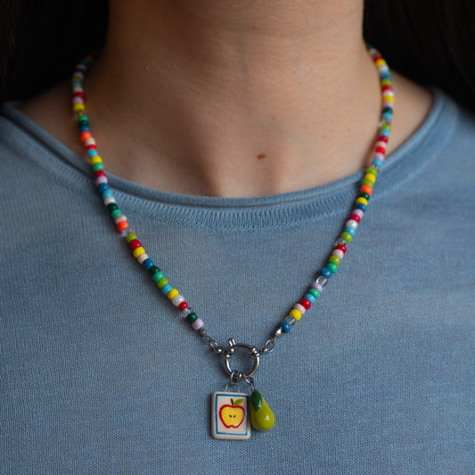 Collana colorata con ciondolo mela e pera