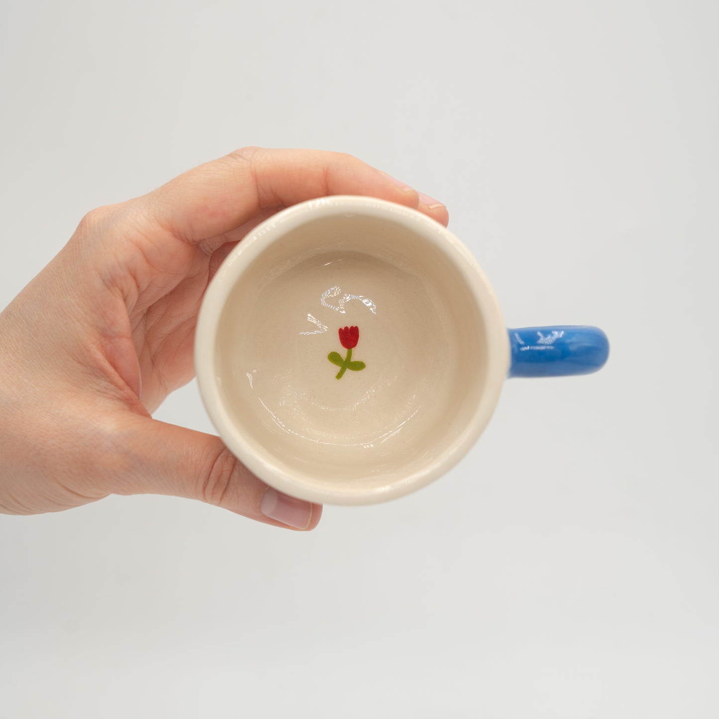 Tazza da cappuccino con tulipani