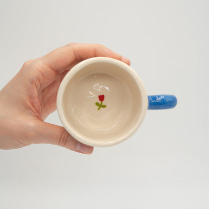 Tazza da cappuccino con tulipani