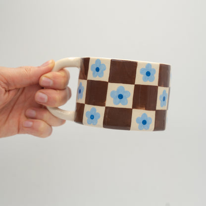 Tazza a quadretti con fiori