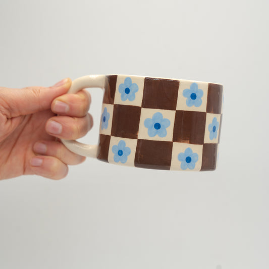 Tazza a quadretti con fiori