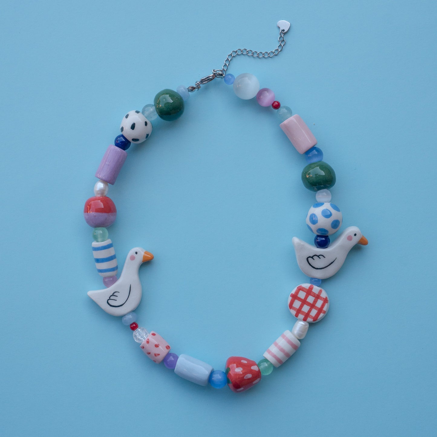 Collana con perline in ceramica e paperelle