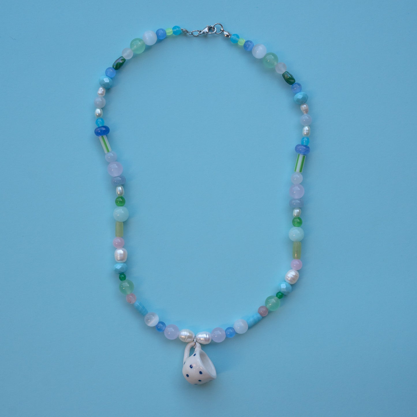 Collana colorata con tazzina