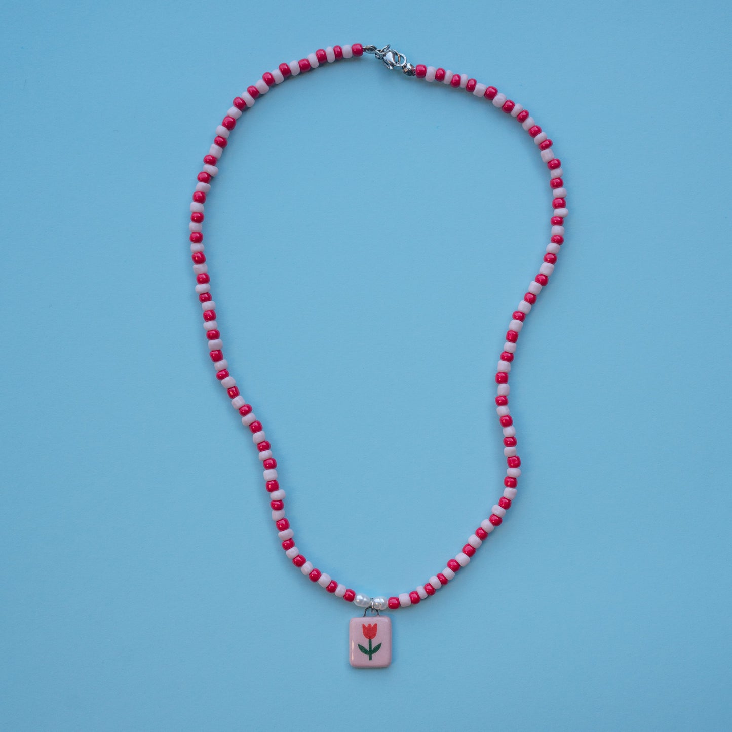 Collana di perline con ciondolo tulipano