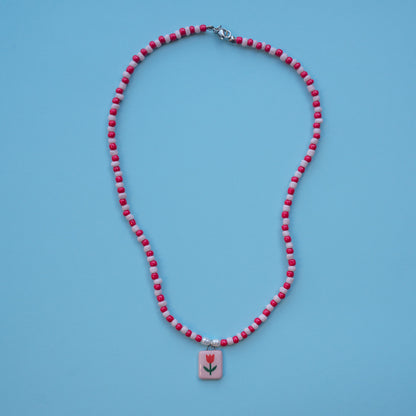 Collana di perline con ciondolo tulipano