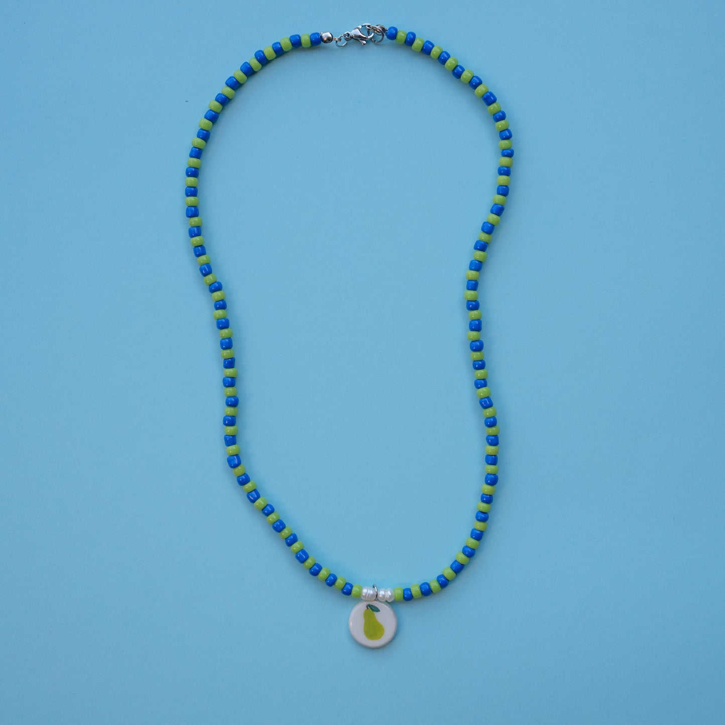 Collana di perline con ciondolo pera
