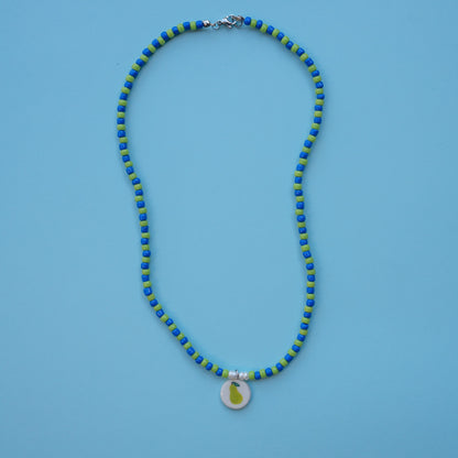 Collana di perline con ciondolo pera