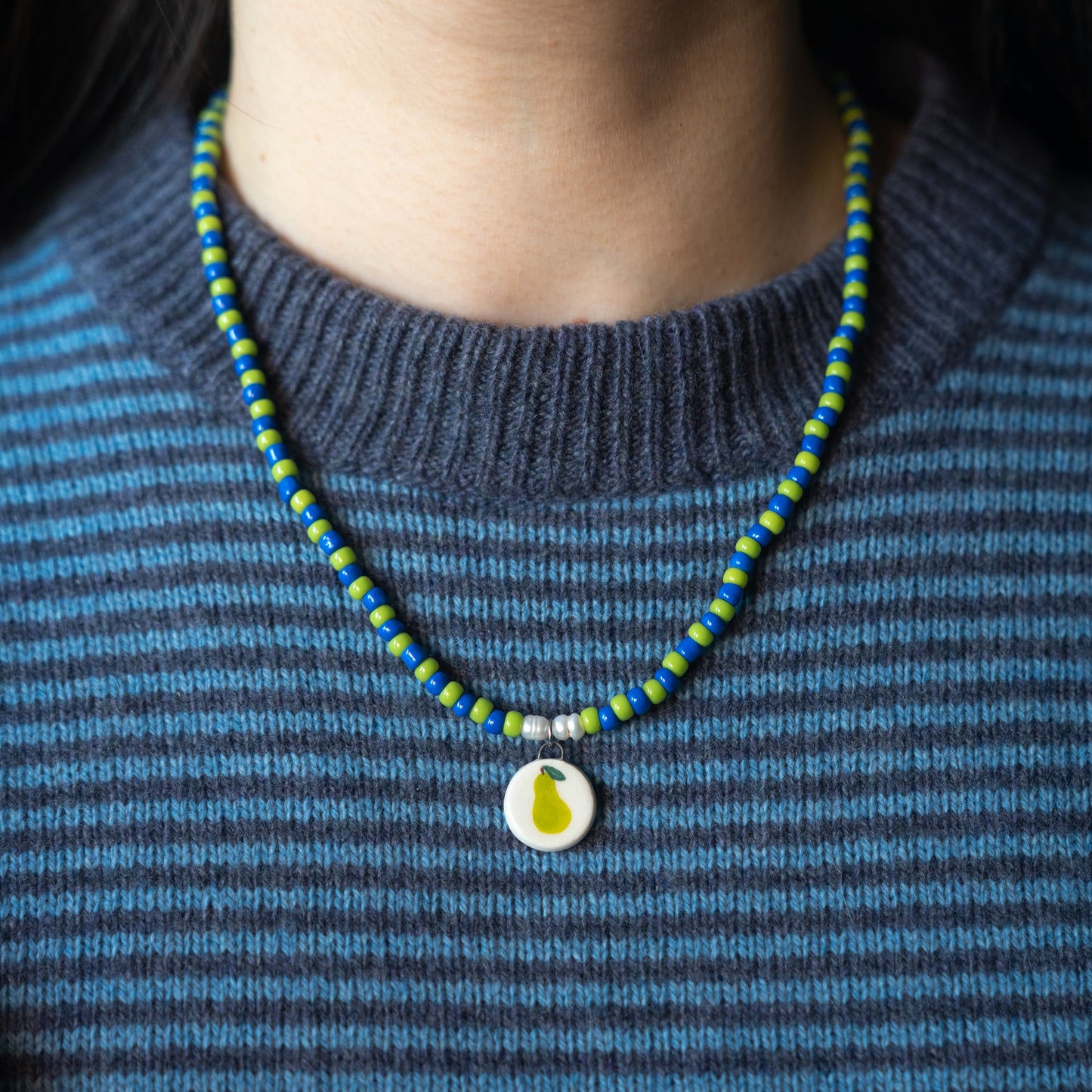 Collana di perline con ciondolo pera