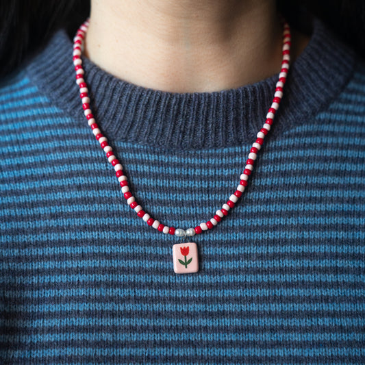 Collana di perline con ciondolo tulipano