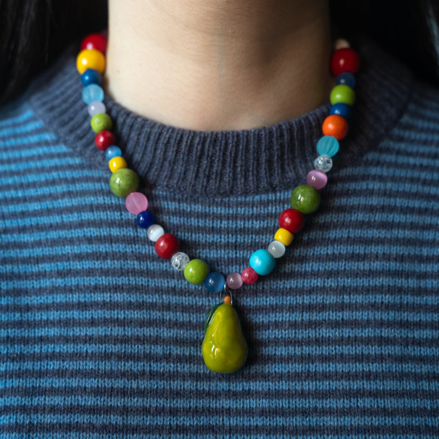 Collana colorata con pera gigante