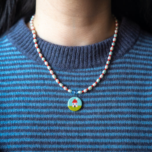 Collana di perle con ciondolo casetta