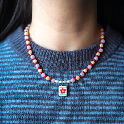 Collana di perline con ciondolo fiore