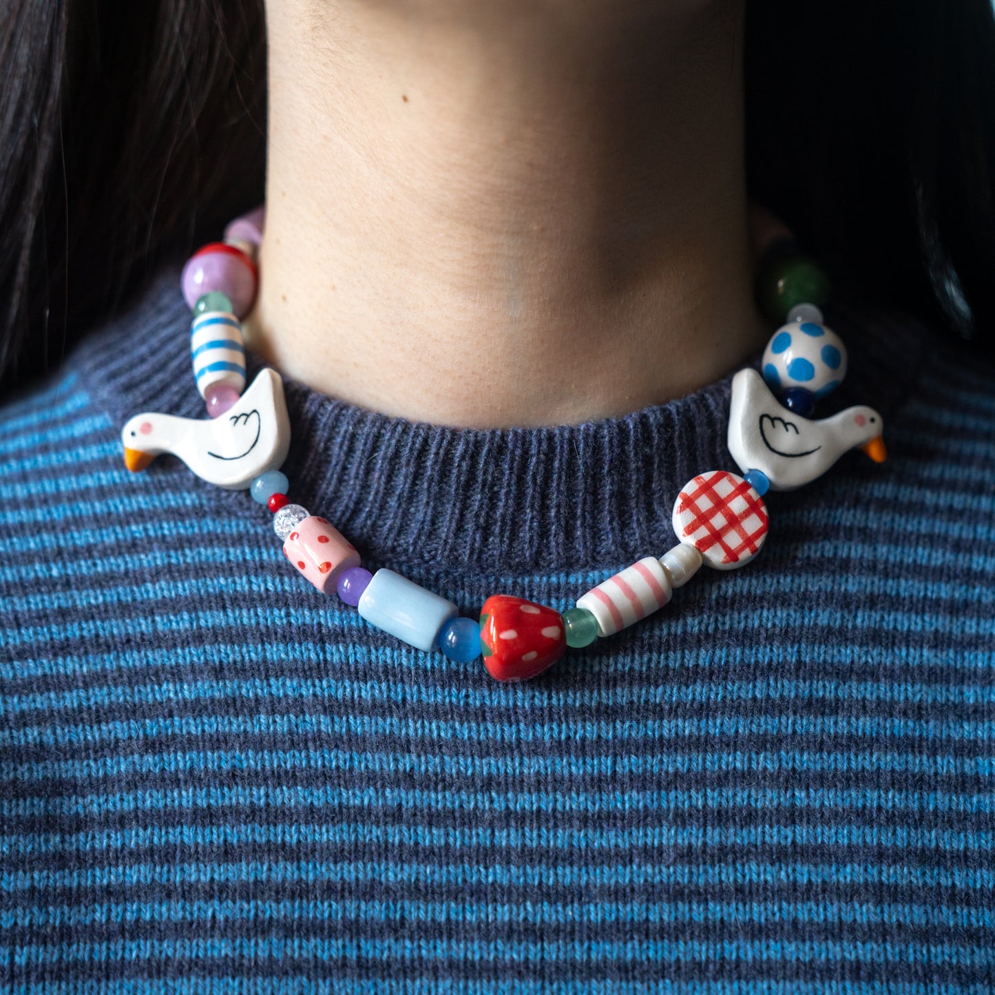 Collana con perline in ceramica e paperelle