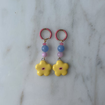Orecchini con fiori gialli