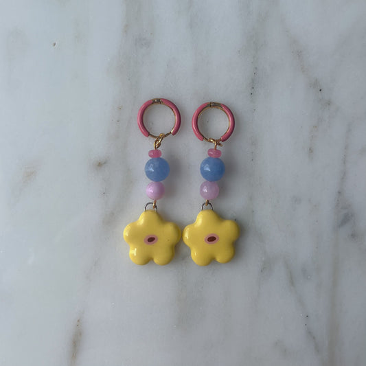 Orecchini con fiori gialli