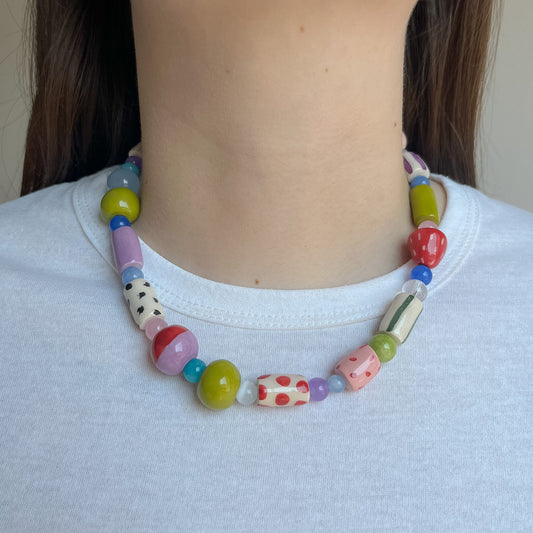 Collana con perline in ceramica colorate