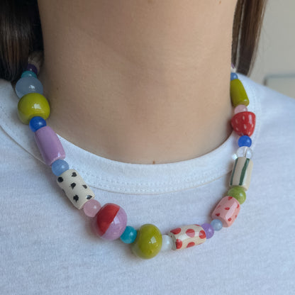 Collana con perline in ceramica colorate