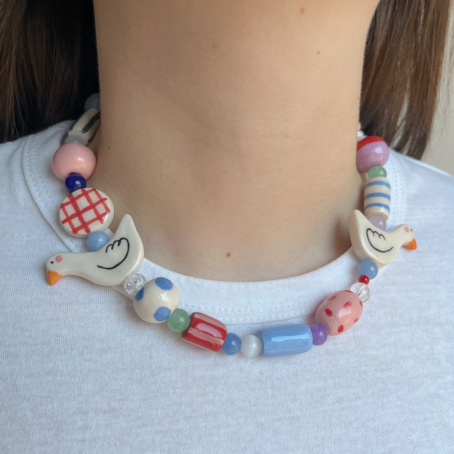 Collana con perline in ceramica e paperelle