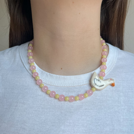 Collana rosa e gialla con paperella