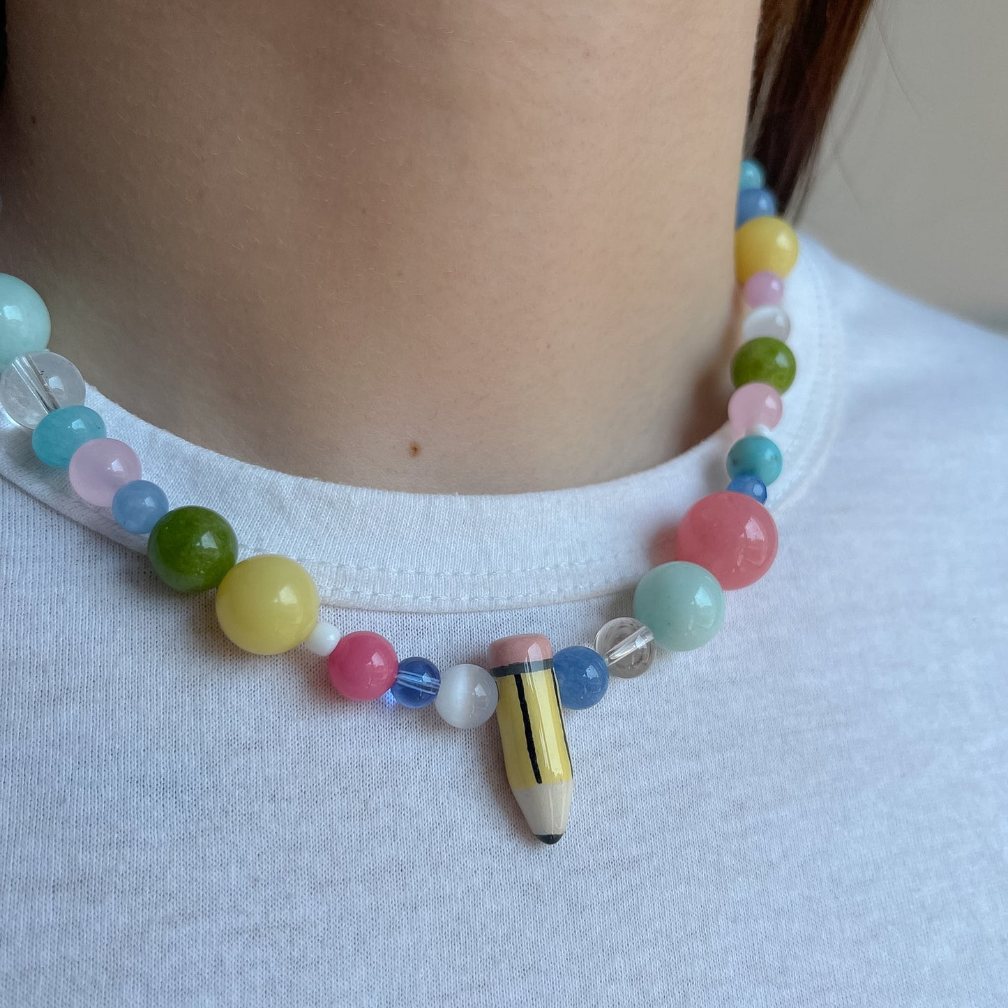 Collana multicolor con matita