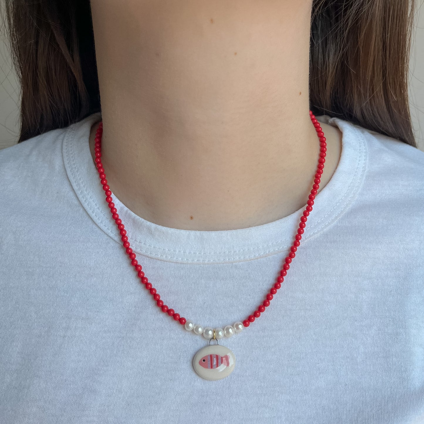 Collana in corallo con medaglietta pesciolino