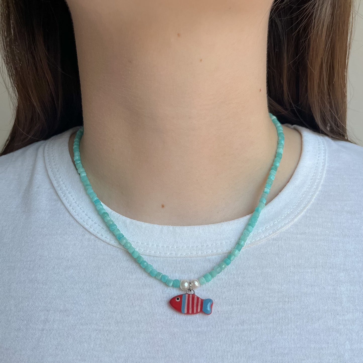 Collana in amazonite con pesciolino rosso
