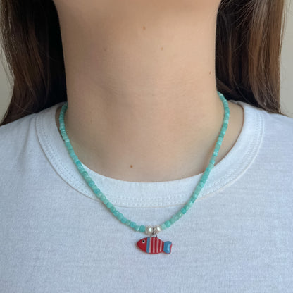 Collana in amazonite con pesciolino rosso