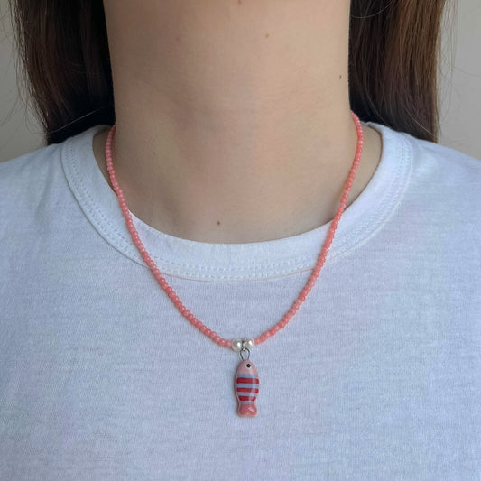 Collana in corallo rosa con pesciolino rosa