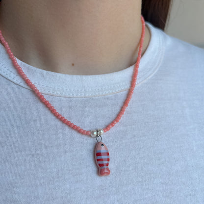 Collana in corallo rosa con pesciolino rosa