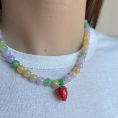 Collana verde gialla e lilla con fragolina