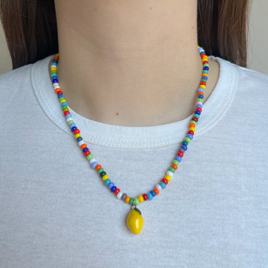 Collana colorata con ciondolo limone
